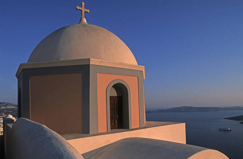 无人,教堂,横图,室外,海洋,水,建筑,希腊,欧洲,液体,屋顶,地形,乡村,调料,盐,调味品,图像,调味料,食盐,蓝色,白色,风景,天空,地标建筑,摄影,宗教,宁静,基督教,基克拉迪群岛,圣托里尼岛,圆顶建筑,宗教建筑,希腊文化,盐水,希腊共和国,基克拉泽斯群岛,彩图,旅行