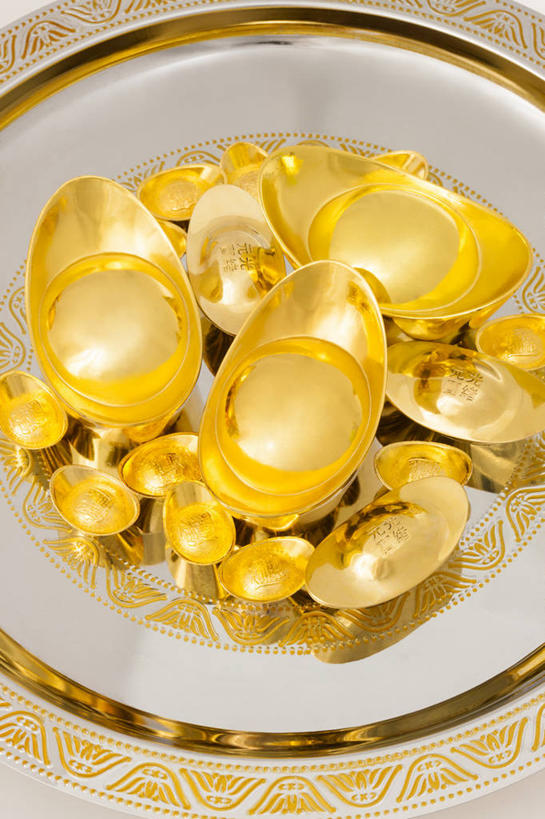 无人,竖图,俯视,白色背景,运气,静物,北京,中国,亚洲,许多,堆叠,光线,金属,光芒,很多,古典,餐盘,传统,黄金,储蓄,服务,财富,金融,摄影,影棚,部分,珍贵,中国文化,摄影棚,华贵,东亚,东亚文化,收集,繁荣,古代文明,聚宝盆,货币,彩图,高角度拍摄,影棚拍摄,拍摄,元宝,传统文化