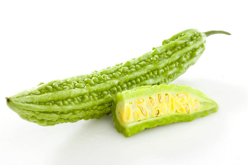 无人,横图,留白,白色背景,农业,蔬菜,静物,准备,苦瓜,食品,饮品,饮食,食物,饮料,绿色,切,摄影,有机食品,简单,可口,清新,横截面,健康食物,纯净,适口,彩图,影棚拍摄