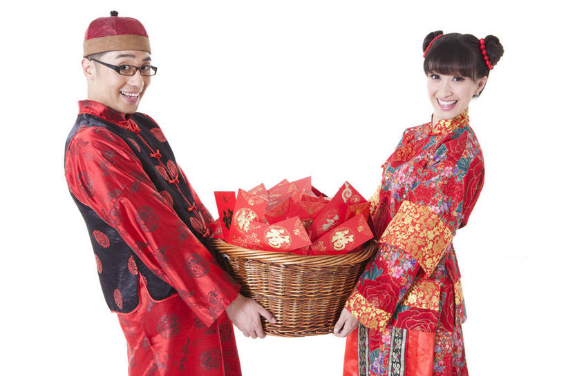 东方人,成年人,两个人,笑,微笑,露齿笑,横图,留白,白色背景,正面,快乐,兴奋,幸福,北京,中国,春节,亚洲,节日,篮子,眼镜,拿着,传统,刺激,盛装,衣服,摄影,红包,影棚,收获,幽默,愉悦,运送,发髻,中国文化,摄影棚,东亚,异性恋,男人,男性,年轻男性,年轻女性,女人,女性,亚洲人,中国人,年轻人,彩图,影棚拍摄,传统服装,装扮,欢乐,拍摄,伴侣,唐装,传统文化,挨着,传统节日