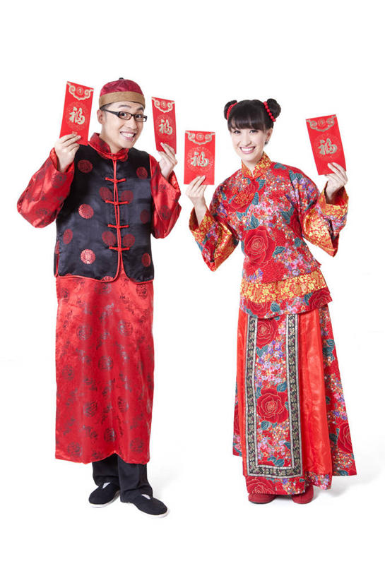 东方人,成年人,两个人,站,微笑,竖图,留白,白色背景,正面,快乐,兴奋,幸福,运气,北京,中国,春节,亚洲,节日,并排,眼镜,祝福,拿着,传统,刺激,盛装,衣服,财富,摄影,红包,影棚,幽默,愉悦,发髻,中国文化,摄影棚,祝贺,出示,东亚,异性恋,男人,男性,年轻男性,年轻女性,女人,女性,亚洲人,中国人,年轻人,彩图,影棚拍摄,传统服装,装扮,欢乐,拍摄,给予,伴侣,唐装,传统文化,法定假日,挨着,传统节日