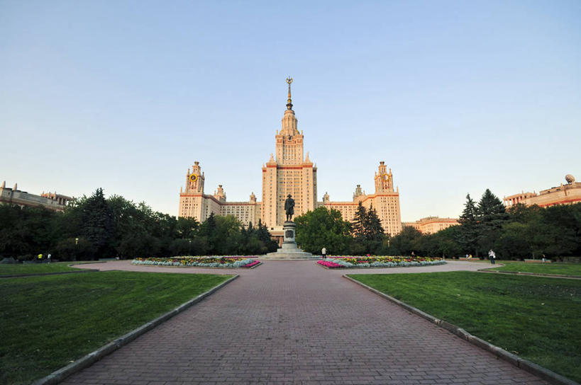 无人,学校,教学楼,横图,室外,白天,旅游,建筑,雕塑,俄罗斯,对称,雕像,宏伟,教育,校园,风景,地标建筑,教室,摄影,莫斯科,彩图,旅行,大学,教学大楼,莫斯科大学