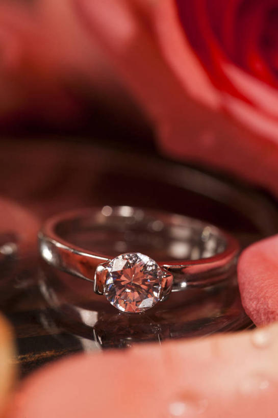 无人,竖图,特写,婚礼,静物,珠宝,北京,亚洲,浪漫,钻石,装饰品,一个,结婚戒指,戒指,装饰物,摄影,单个,珍贵,钻石戒指,婚姻,东亚,彩图,爱,订婚