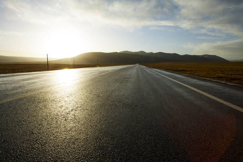 无人,横图,室外,白天,消失点,旅游,度假,旅途,美景,日落,山,高速公路,路,日光,中国,亚洲,地平线,地形,景观,云,交通,方向,娱乐,风景,天空,自然,享受,休闲,景色,放松,运输,摄影,双黄线,宁静,自驾游,自然风光,东亚,地貌,青海省,自然地理,彩图,旅行,祁连山,青藏公路