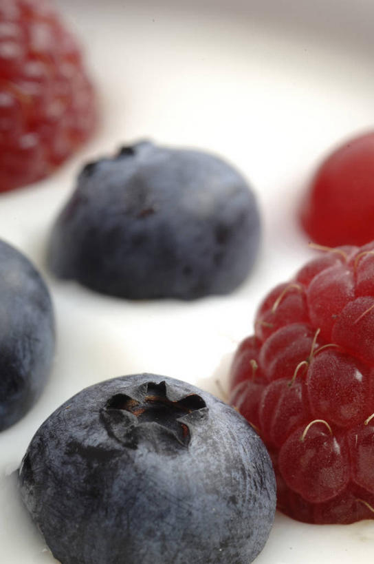无人,吃,竖图,室内,特写,白天,蓝莓,静物,水果,准备,食品,图像,酸奶,小吃,饮食,覆盆子,摄影,部分,健康食物,彩图
