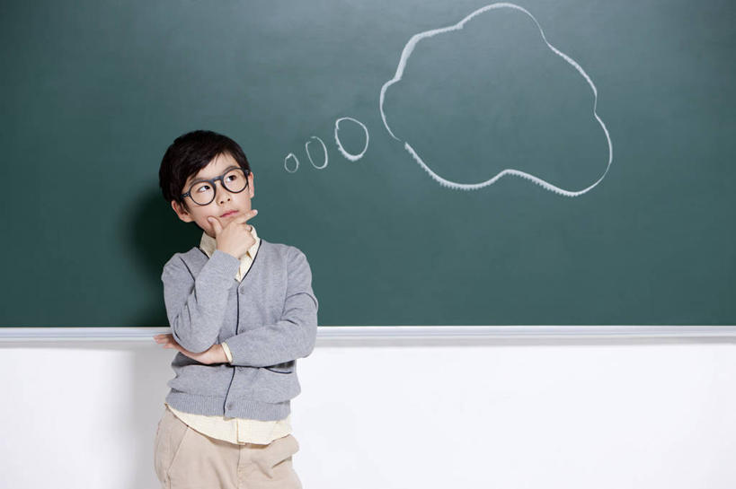 东方人,儿童,一个人,学生,横图,室内,白天,留白,正面,纯洁,智慧,信心,北京,中国,亚洲,仅一个男性,仅一个人,撑,眼镜,教育,托腮,休闲装,小孩,黑板,托,仅一个小孩,教室,思考,可爱,童年,童趣,想,摄影,生长,生活方式,灵感,幽默,创造力,知识,托下巴,努力,肖像,梦想,想象,童真,渴望,东亚,烂漫,无邪,发展,天真,男孩,男人,男性,亚洲人,中国人,孩子,彩图,小学,对话气泡框,男生,翻白眼,小学生,白日梦