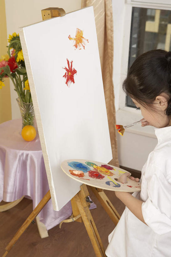 儿童,一个人,站,竖图,俯视,室内,侧面,纯洁,信心,静物,花瓶,水果,北京,中国,亚洲,仅一个女性,仅一个人,艺术,画架,刺激,花,小孩,看,仅一个小孩,橙色,可爱,乐趣,童年,童趣,想,摄影,创造力,专心,知识,享乐,练习,作画,童真,烂漫,无邪,天真,女孩,女人,女性,中国人,孩子,画画,半身,彩图,高角度拍摄,美术工作室,女生,油画颜料