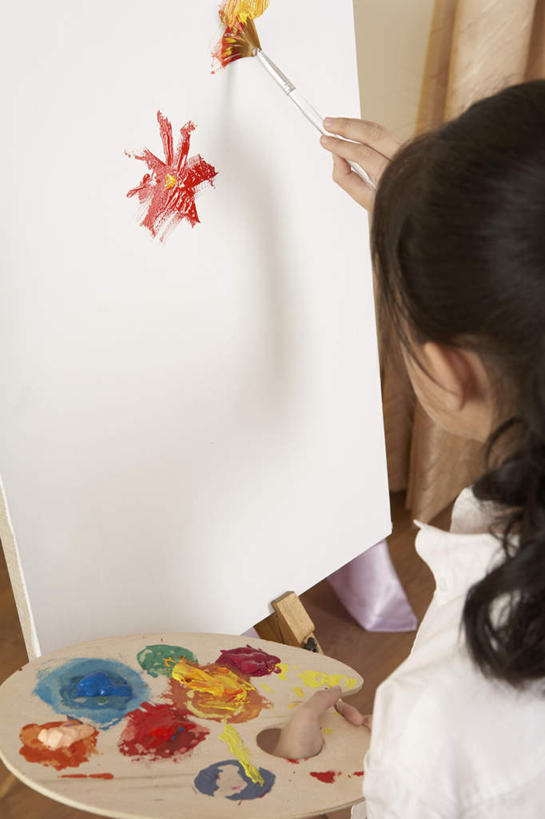 儿童,脸,头,脸颊,一个人,站,竖图,俯视,室内,侧面,纯洁,信心,北京,中国,亚洲,仅一个女性,仅一个人,艺术,画架,刺激,肩膀,小孩,看,仅一个小孩,可爱,乐趣,童年,童趣,摄影,创造力,专心,知识,享乐,练习,作画,童真,烂漫,无邪,天真,女孩,女人,女性,中国人,孩子,头部,脸部,脸蛋,面部,画画,彩图,高角度拍摄,美术工作室,女生,油画颜料