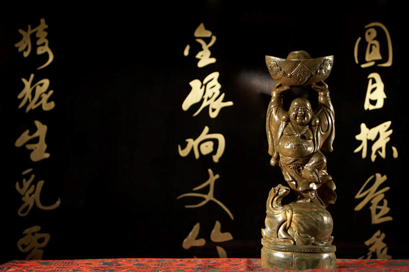 无人,设计师,横图,室内,正面,仰视,桌子,建筑,静物,雕塑,亚洲,艺术,装饰,木制,标志,瓷器,雕刻,雕像,符号,房屋,围墙,历史,标识,传统,佛,工艺品,汉字,古董,纪念,复杂,美术,起居室,近景,中国文化,主题,手艺,陈列,东亚,东亚文化,北京市,功能,美学,性别符号,古代文明,知识产权,木工,彩图,低角度拍摄,男性符号,传统文化,禅宗,过去