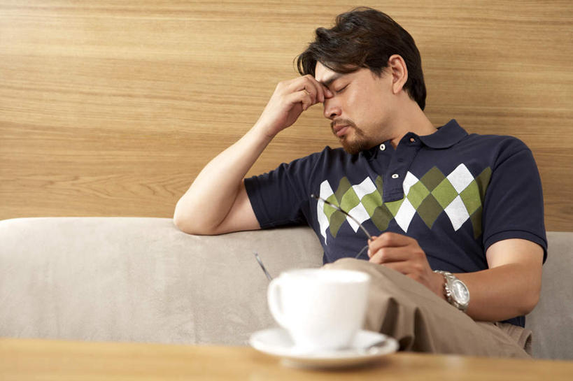 咖啡,一个人,商务人士,横图,室内,侧面,仰视,商务,寂寞,城市,北京,中国,亚洲,木制,墙,咖啡杯,T恤,现代,饮食,休息,休闲,假日,舒服,安静,摄影,年轻男性,中国人,年轻人,彩图,低角度拍摄