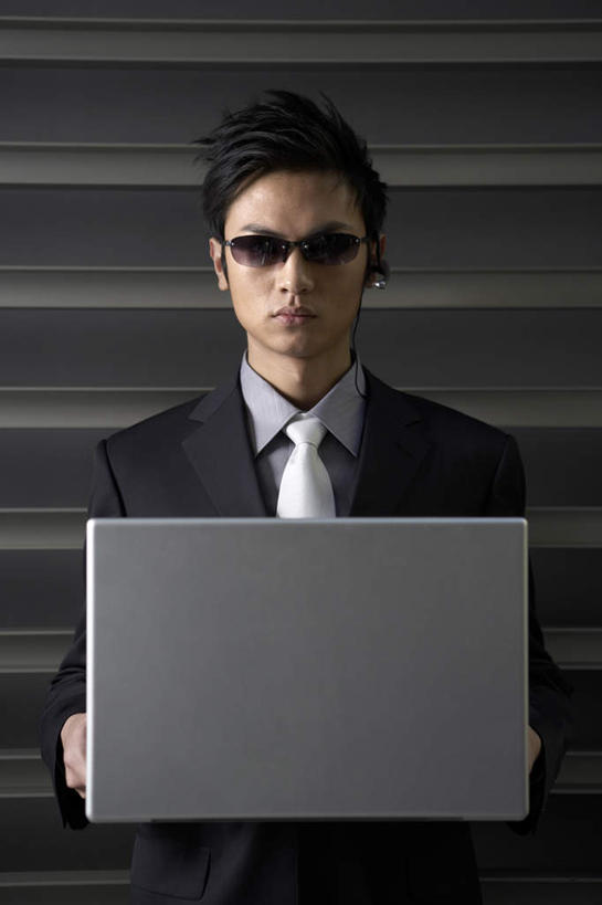 成年人,一个人,商务人士,商务男性,站,竖图,室外,白天,正面,衬衫,商务,通讯,成功,信心,竞争,笔记本电脑,技术,车库,亚洲,仅一个男性,仅一个人,表演,敲打,套装,正装,瓷器,联系,拿着,输入,现代,仅一个年轻男性,耳机,耳麦,太阳镜,打字,职业,概念,力量,平衡,想,财富,摄影,生活方式,点击,敲击,控制,便利,专心,酷,焦点,决心,商务装,工薪阶层,渴望,东亚,保镖,铝,无线电技术,一致,技能,能力,按键,计算机,男人,男性,年轻男性,中国人,年轻人,白领,上班族,半身,彩图,衬衣,陨铁