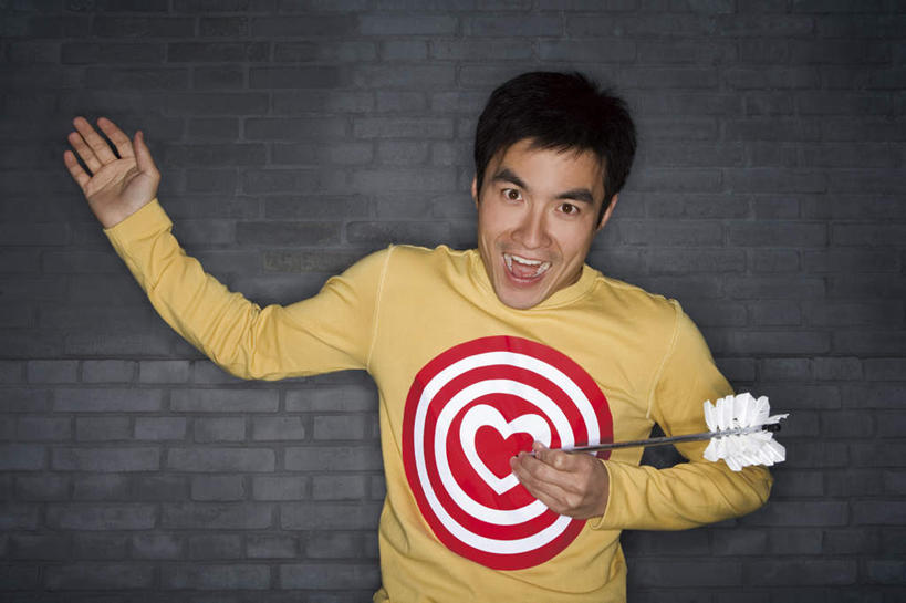 东方人,成年人,一个人,站,笑,微笑,横图,室外,白天,正面,毛衣,快乐,指示牌,日光,中国,亚洲,仅一个男性,仅一个人,庆祝,标志,文字,冬天,浪漫,牛仔裤,休闲装,方向,标识,箭头,仅一个年轻男性,放松,约会,生活方式,惊奇,指向,丘比特,东亚,北京市,簇,快活,欢愉,康乐,男人,男性,年轻男性,亚洲人,中国人,年轻人,心型,张开手臂,半身,彩图,爱,高兴,欢乐