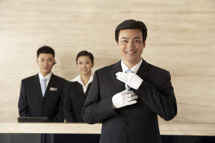 东方人,成年人,中年人,三个人,前台,服务员,办公室,宾馆,站,微笑,横图,室内,正面,衬衫,制服,商务,快乐,团队,桌子,酒店,亚洲,捆扎,套装,办公桌,围墙,书桌,白色,职业,服务台,办公大楼,服务,酒家,礼节,旅社,效率,经理,调整,门卫,东亚,北京市,接待员,年轻男性,年轻女性,中年男性,亚洲人,中国人,年轻人,白领,服务生,侍者,电话机,半身,彩图,旅行,客店,客栈,旅店,旅馆,帮助台,呼叫台,商旅,办公室职员,商务旅行,客户服务代表