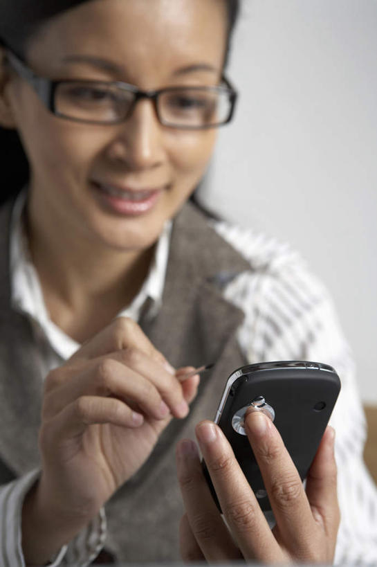 一个人,商务人士,商务女性,坐,微笑,竖图,室内,正面,衬衫,通讯,北京,中国,套装,眼镜,安静,摄影,商务装,工薪阶层,东亚,中国人,白领,上班族,彩图,咖啡馆