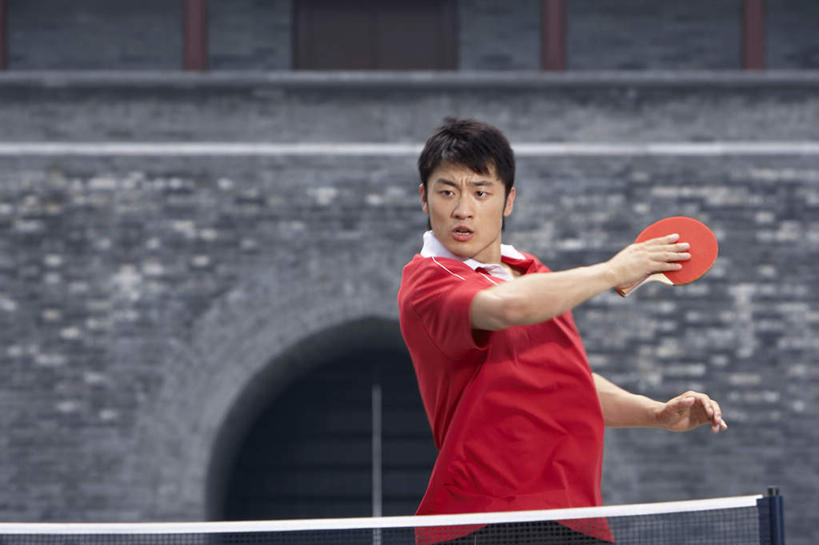 东方人,一个人,公园,站,横图,留白,正面,仰视,成功,信心,竞争,城市,北京,中国,亚洲,网,T恤,传统,春天,看,凝视,摄影,专心,酷,伸出,中国文化,荣誉,挑战,汗液,能力,年轻男性,中国人,年轻人,彩图,低角度拍摄,精力,态度