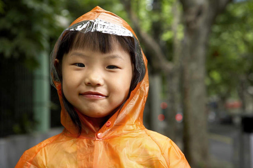 东方人,儿童,脸,头,脸颊,一个人,邻居,站,笑,微笑,露齿笑,横图,室外,特写,白天,正面,度假,夜生活,快乐,自由,纯洁,信心,雨,大雨,街道,上海,亚洲,仅一个女性,仅一个人,淋浴,湿,瓷器,人行道,小路,天气,注视,肩膀,树,小孩,绿色,自然,春天,夏天,观察,看,仅一个小孩,休息,休闲,橙色,放松,活力,可爱,童年,童趣,生长,观看,保护,环境,察看,享乐,愉悦,都市风光,关注,清新,雨衣,童真,东亚,烂漫,无邪,发展,无忧无虑,天真,女孩,女人,女性,亚洲人,中国人,孩子,头部,脸部,脸蛋,面部,休闲活动,彩图,欢乐,女生,苦尽甘来