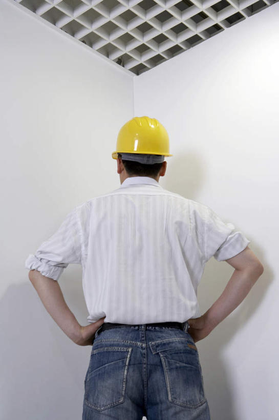 东方人,成年人,一个人,设计师,工程师,建筑工人,建筑师,办公室,站,竖图,室内,特写,仰视,衬衫,商务,信心,建筑业,装修,建筑,亚洲,朦胧,模糊,瓷器,公寓,围墙,牛仔裤,休闲装,手叉腰,工人,背面,安全帽,建筑工地,叉腰,职业,思考,想,冥想,专心,双手叉腰,近景,改变,问题,想象,东亚,发展,北京市,技能,男人,男性,年轻男性,亚洲人,中国人,年轻人,员工,彩图,低角度拍摄,匠人,劳动者,体力工,建筑承包商,改进,苦尽甘来