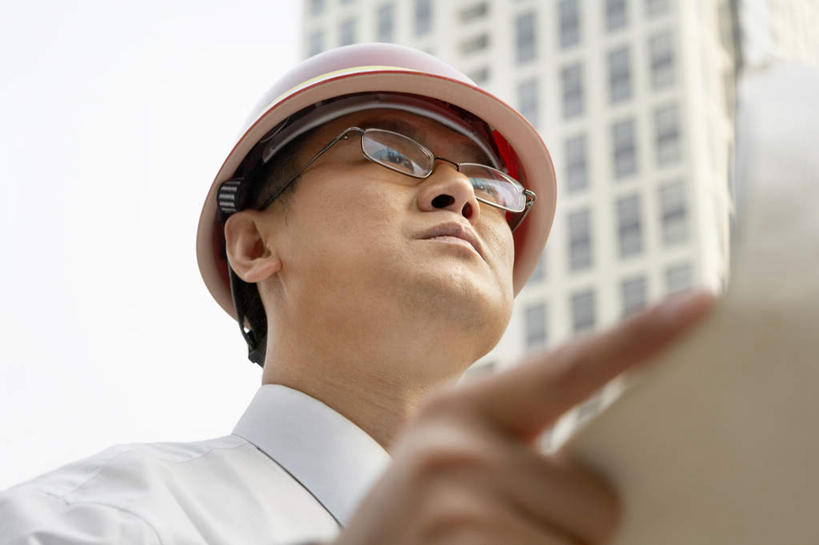 东方人,成年人,中年人,脸,头,脸颊,一个人,商务人士,设计师,工程师,建筑师,商务男性,站,微笑,横图,室外,特写,白天,正面,仰视,衬衫,商务,旅途,信心,建筑业,技术,建筑,摩天大楼,亚洲,捆扎,套装,钢铁,鹤,瓷器,眼镜,拿着,设备,肩膀,施工,蓝色,安全帽,建筑工地,交通工具,看,职业,机械,想,服务,投资,工业,灵感,权威,工程,专心,领导,都市风光,星期,载具,努力,商务装,梦想,蓝图,工薪阶层,东亚,发展,万里无云,北京市,工作车,施工车,技能,把握,男人,男性,中年男性,亚洲人,中国人,头部,脸部,脸蛋,面部,白领,上班族,彩图,低角度拍摄,衬衣,欢乐,苦尽甘来,掌控,节目单