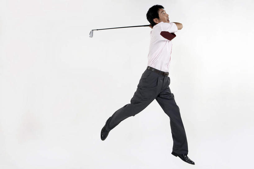 一个人,商务人士,司机,商务男性,跳,横图,留白,侧面,仰视,衬衫,信心,北京,中国,亚洲,摇摆,套装,裤子,时间,带子,领带,开球,方向,现代,刺激,绿色,白色,看,放松,压力,摄影,动作,专心,高尔夫球杆,运送,体育器械,肖像,商务装,工薪阶层,能力,年轻男性,中国人,年轻人,白领,上班族,钟,彩图,低角度拍摄,衬衣,精力,态度