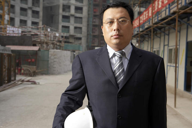 东方人,成年人,中年人,一个人,商务人士,设计师,导游,工程师,建筑师,商务男性,办公室,站,横图,竖图,室外,白天,留白,正面,衬衫,商务,满意,旅途,信心,建筑业,建筑,摩天大楼,手提箱,亚洲,捆扎,套装,正装,瓷器,眼镜,过道,拿着,安全帽,建筑工地,看,职业,想,投资,工业,灵感,保护,支撑,组织,专心,领导,都市风光,运送,房地产,商务装,工薪阶层,东亚,发展,北京市,技能,把握,男人,男性,中年男性,亚洲人,中国人,白领,上班族,半身,彩图,衬衣,改进,苦尽甘来,掌控,节目单