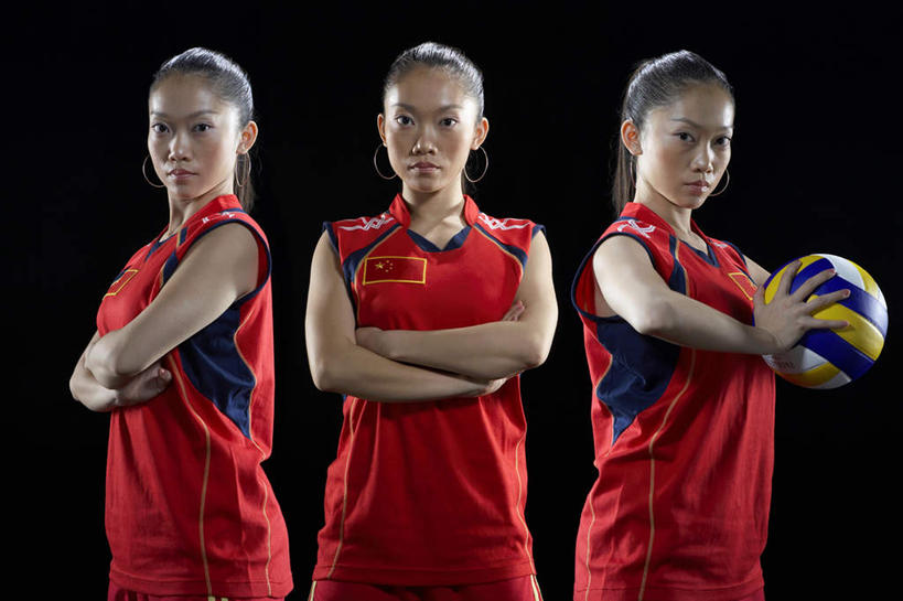 一个人,站,双手交叉,横图,正面,侧面,仰视,锻炼,快乐,成功,比赛,运动,信心,竞争,国旗,北京,中国,亚洲,准备,T恤,娱乐,刺激,黑色,看,休闲,活力,力量,凝视,摄影,希望,控制,专心,双手抱胸,酷,体育运动,运送,体育器械,努力,肖像,出示,田径运动,挑战,能力,体育,排球运动,年轻女性,中国人,年轻人,彩图,低角度拍摄,健身,精力,摆拍