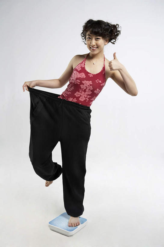 东方人,成年人,手,拇指,一个人,站,笑,微笑,露齿笑,竖图,白色背景,正面,运动服,化妆,美容,快乐,通讯,智慧,旅途,骄傲,成功,信心,亚洲,仅一个年轻女性,仅一个女性,仅一个人,护肤,突出,背心,瓷器,休闲装,干净,称赞,表扬,运动裤,刺激,白色,手势,保养,享受,休闲,赤脚,重量,放松,平衡,竖,保健,人体,踏步,翘,高,幽默,支撑,夸奖,优秀,成就,瘦身,比例,东亚,健康食物,养颜,好,妙,顺利,出色,超群,杰出,卓越,奇妙,北京市,快活,欢愉,康乐,聪明,年轻女性,女人,女性,亚洲人,中国人,年轻人,大拇指,腰部,秤,彩图,影棚拍摄,高兴,SPA美容,打手势,两面派,空头支票