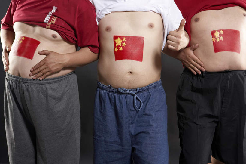 东方人,成年人,中年人,老年人,胃,头发,三个人,站,微笑,横图,室内,特写,正面,快乐,兴奋,友谊,热情,骄傲,成功,运动,橄榄球,国旗,亚洲,黑色背景,欢呼,瓷器,束发带,T恤,休闲装,刺激,黑色,手势,休闲,生活方式,支撑,涂料,专心,酷,出示,身份,荣誉,中国国旗,东亚,忠诚,爱国主义,北京市,快活,欢愉,康乐,贡献,能力,团结,信任,老年男性,男人,男性,中年男性,亚洲人,中国人,触摸,彩图,影棚拍摄,高兴,打手势,精力,蠢人,性格