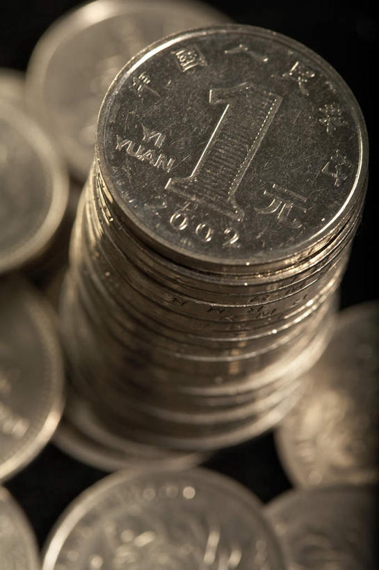 无人,竖图,商务,赚钱,风险,钱,人民币,许多,堆叠,黑色背景,丰富,计算,符号,钱币,银色,很多,汉字,财富,金融,投资,摄影,经济,利润,中国文化,流通,贸易,货币,现金,硬币,彩图,影棚拍摄