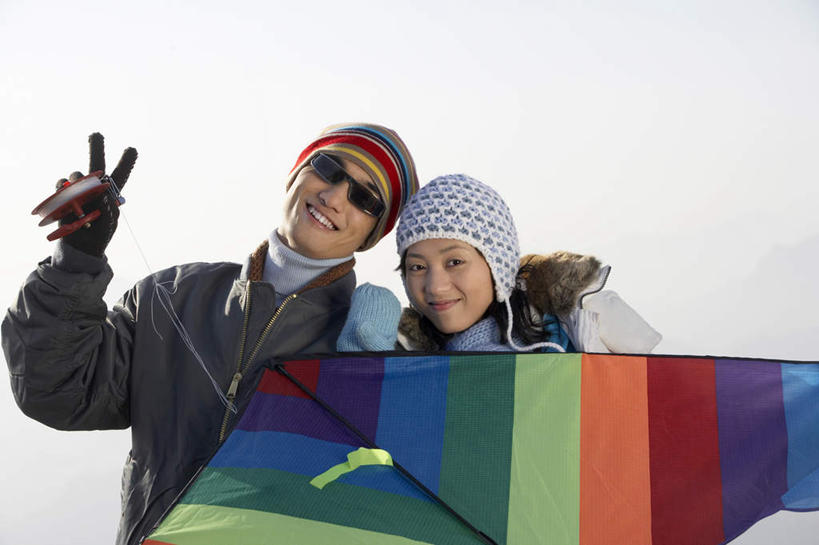 东方人,两个人,夫妻,站,笑,微笑,露齿笑,横图,室外,白天,白色背景,正面,爱情,度假,快乐,探险,友谊,幸福,纯洁,帽子,北京,亚洲,连接,昆虫,瓷器,浪漫,拿着,外套,动物,风筝,手套,围巾,靠,靠着,手势,休闲,恩爱,可爱,童年,童趣,约会,恋人,摄影,享乐,愉悦,早晨,户外活动,益虫,童真,东亚,烂漫,无邪,茄克,快活,欢愉,康乐,异性恋,天真,中午,男人,男性,年轻男性,年轻女性,女人,女性,亚洲人,中国人,年轻人,夫妇,情侣,休闲活动,半身,彩图,爱,高兴,伴侣,打手势,和平手势,摆拍