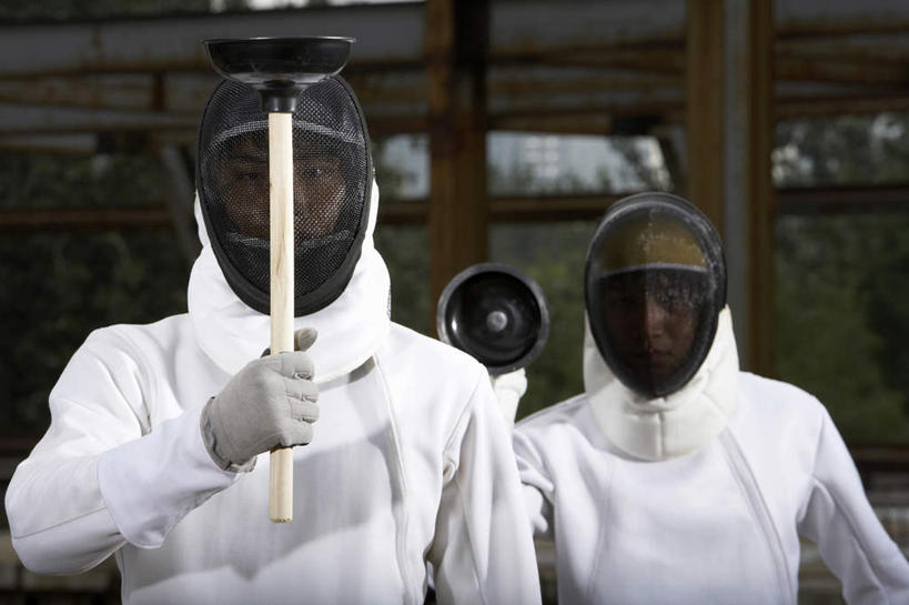 东方人,两个人,站,横图,室外,白天,正面,运动,信心,铁,金属,设备,物品,两个,手套,建筑工地,武器,遮,遮掩,摄影,保护,环境,掩盖,遮挡,面罩,打斗,遮盖,掩饰,技能,活塞,击剑,管道工,休闲活动,半身,彩图