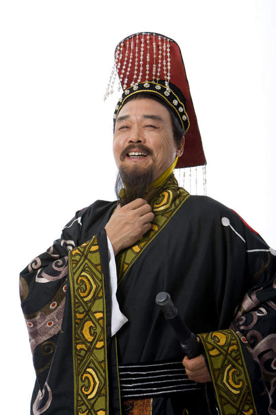 东方人,中年人,老年人,胡须,一个人,演员,站,微笑,竖图,白色背景,正面,民族服装,仅一个男性,仅一个人,仅一个中年男性,表演,服装,古典,文化,传统,衣服,武器,想,摄影,服饰,皇帝,古装,剑,中国文化,肖像,爱抚,秦朝,韵味,老年男性,男人,男性,中年男性,中国人,胡子,络腮胡,半身,彩图,影棚拍摄,传统服装,民俗服,传统文化