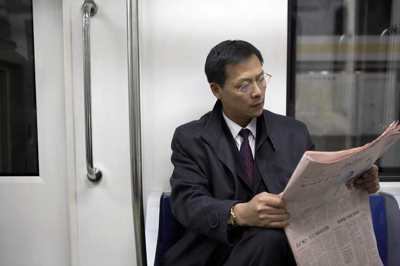 东方人,中年人,一个人,商务人士,商务男性,坐,横图,室内,正面,衬衫,商务,旅途,成功,信心,地铁,报纸,亚洲,仅一个男性,仅一个人,仅一个中年男性,套装,正装,瓷器,眼镜,地铁站,公共交通,拿着,黑色,职业,读书,运输,专心,商务装,工薪阶层,东亚,北京市,老年男性,男人,男性,中年男性,亚洲人,中国人,白领,上班族,半身,彩图,衬衣,旅行