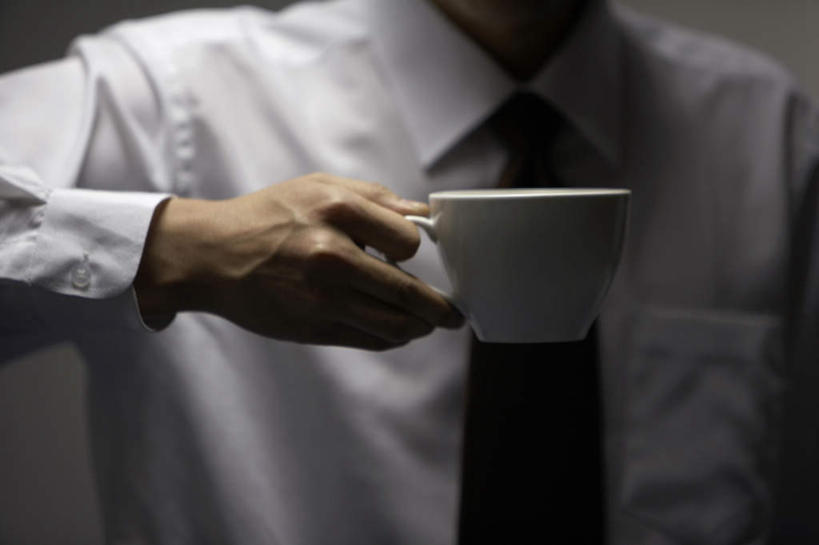 咖啡,东方人,一个人,商务人士,商务男性,办公室,站,横图,室内,衬衫,商务,套装,咖啡杯,饮料,放松,摄影,部分,商务装,工薪阶层,热饮,中国人,白领,上班族,茶杯,彩图,衬衣