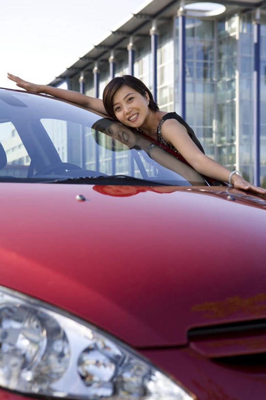 东方人,成年人,中年人,一个人,竖图,室外,白天,正面,裙子,购物,快乐,满意,兴奋,幸福,成功,消费,技术,汽车,北京,中国,亚洲,仅一个女性,庆祝,机动车,拿着,顾客,刺激,车,交通工具,轿车,休闲,轿子,财富,运输,摄影,高雅,都市风光,购买,关爱,载具,出示,东亚,陈列室,女人,女性,亚洲人,中国人,商业活动