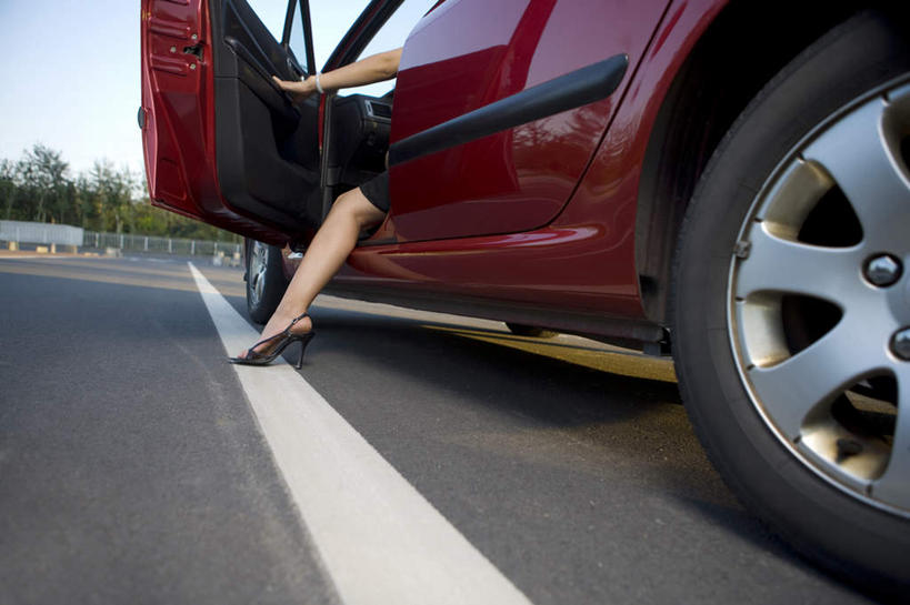 东方人,成年人,中年人,腿,一个人,横图,室外,特写,白天,裙子,性感,技术,门,路,汽车,北京,中国,亚洲,仅一个女性,开,路标,机动车,车,背面,车门,门框,交通工具,轿车,下车,休闲,轿子,财富,运输,摄影,离开,高雅,载具,东亚,女人,女性,亚洲人,中国人,休闲活动