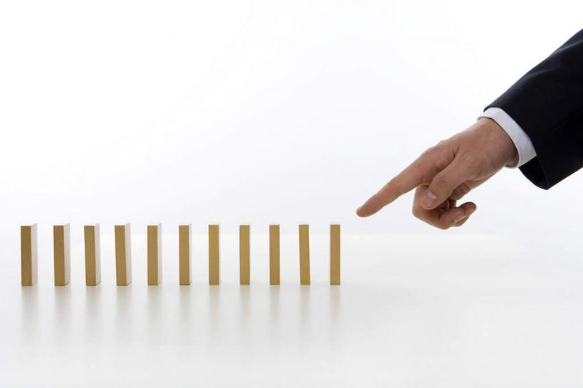 东方人,手,一个人,商务人士,横图,特写,留白,白色背景,侧面,商务,风险,仅一个男性,一排,许多,套装,对称,整齐,很多,排列,概念,手指,摄影,影棚,脆弱,简单,队列,摄影棚,代表,开端,男人,男性,亚洲人,中国人,彩图,影棚拍摄,拍摄,多米诺效应