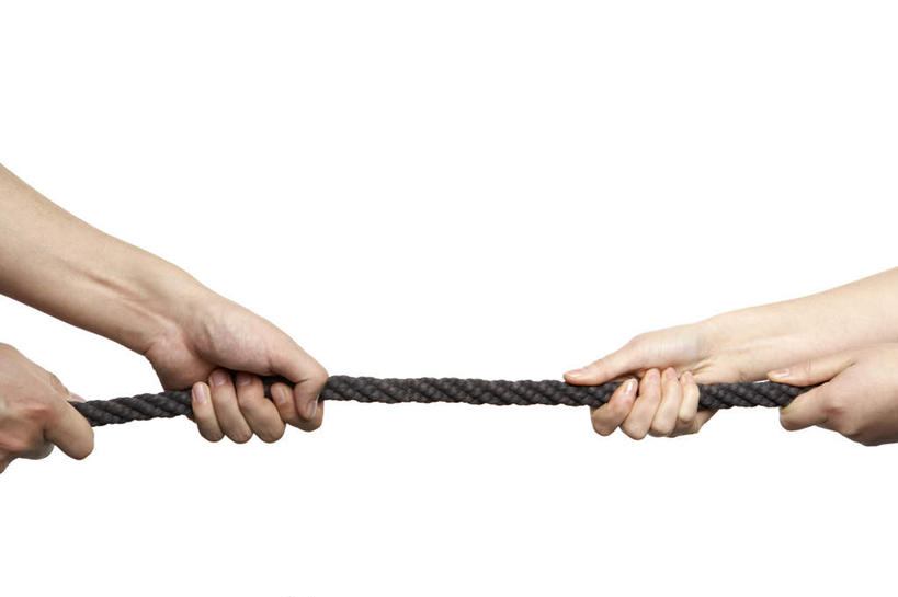 东方人,手,两个人,拉,横图,特写,白色背景,侧面,竞争,拔河,对抗,冲突,绳子,概念,力量,摄影,影棚,摄影棚,决心,努力,挑战,敌对,男人,男性,女人,女性,亚洲人,中国人,争论,彩图,影棚拍摄,拍摄,平等