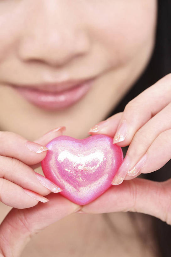 东方人,室内,白色背景,生活方式,肖像,女人,亚洲人,年轻人,心型,彩图,影棚拍摄,爱