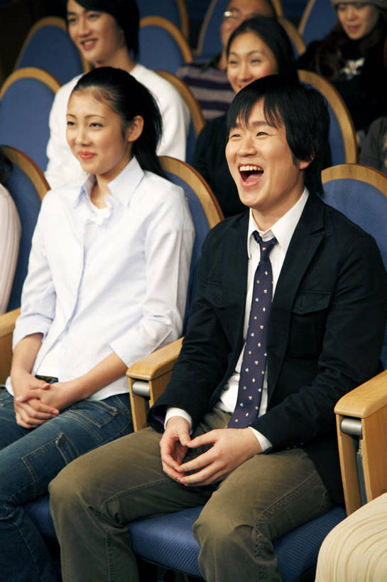 东方人,少年,观众,微笑,剧院,椅子,许多人,娱乐,座位,一群人,生活方式,享乐,男人,男性,女人,亚洲人,年轻人,彩图