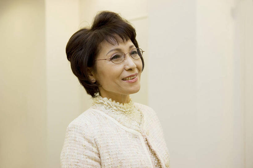 东方人,老年人,家庭,笑,微笑,室外,温暖,温馨,一家人,和睦,肖像,女人,亚洲人,彩图,融洽