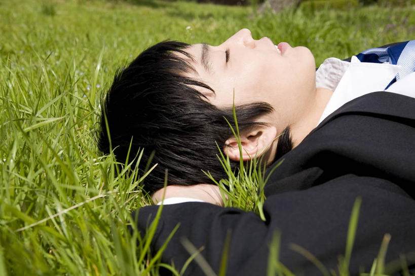 东方人,商务人士,室外,商务,草,职业,放松,肖像,男人,男性,亚洲人,年轻人,彩图