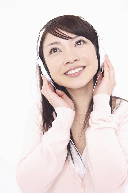 东方人,微笑,室内,白色背景,音乐,耳机,生活方式,肖像,女人,亚洲人,年轻人,彩图,影棚拍摄