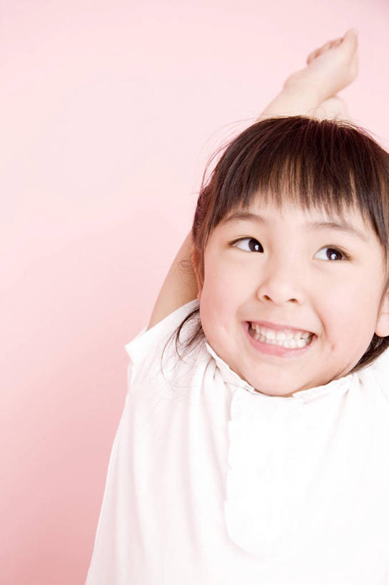 东方人,儿童,微笑,室内,锻炼,纯洁,伸展,小孩,可爱,童年,童趣,生活方式,享乐,肖像,童真,烂漫,无邪,天真,女孩,女人,亚洲人,孩子,彩图,影棚拍摄