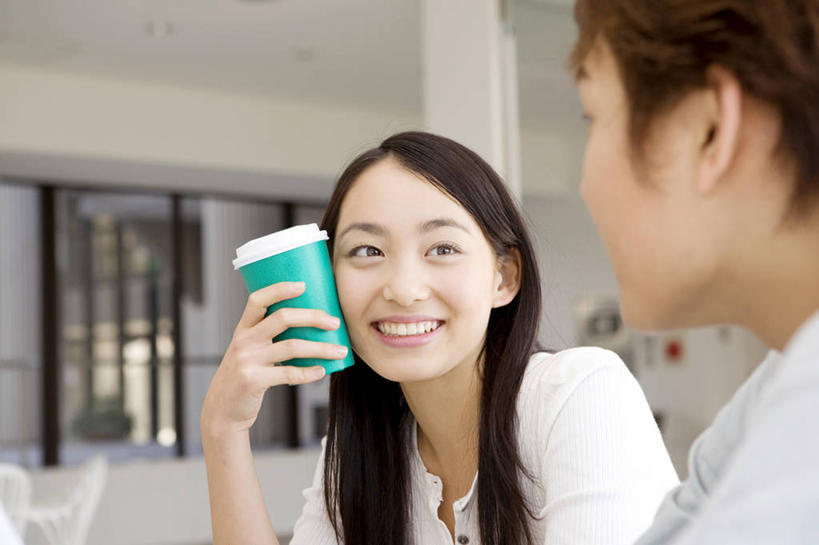 东方人,少年,学生,笑,微笑,友谊,茶叶,饮食,饮料,纯净水,生活方式,咖啡店,肖像,计算机,男人,男性,女人,亚洲人,年轻人,彩图