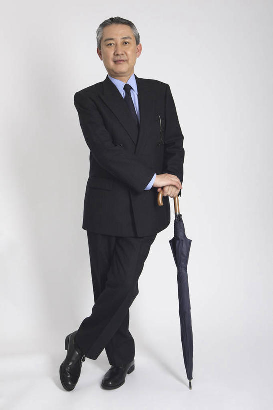 东方人,中年人,室内,白色背景,商务,伞,生活方式,肖像,男人,男性,亚洲人,彩图,影棚拍摄,首席执行官