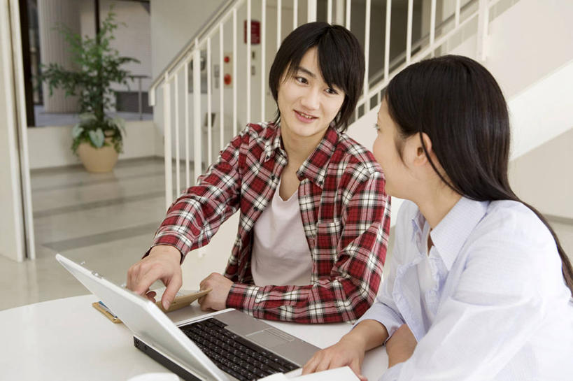 东方人,少年,学生,笑,微笑,友谊,书房,生活方式,肖像,计算机,男人,男性,女人,亚洲人,年轻人,彩图