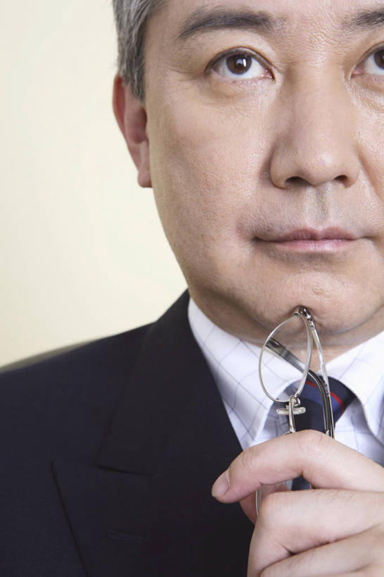东方人,中年人,室内,白色背景,商务,工作,眼镜,生活方式,肖像,男人,男性,亚洲人,彩图,影棚拍摄,首席执行官
