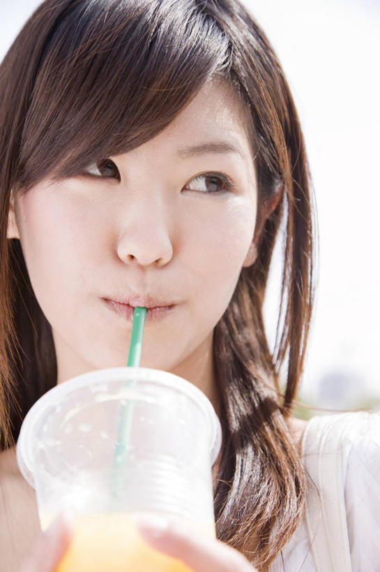 果汁,东方人,亚洲,喝,杯,饮食,饮料,纯净水,橙色,桔子汁,肖像,女人,亚洲人,年轻人,彩图