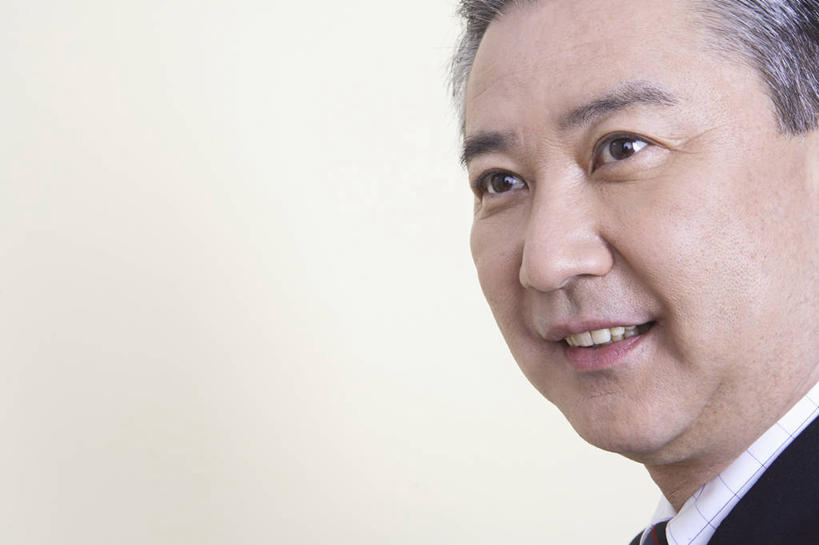 东方人,中年人,微笑,室内,白色背景,商务,生活方式,肖像,男人,男性,亚洲人,彩图,影棚拍摄,首席执行官