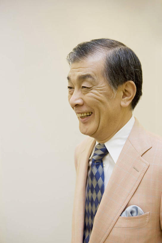 东方人,老年人,家庭,笑,微笑,室外,温暖,温馨,一家人,和睦,退休,肖像,男人,男性,亚洲人,彩图,融洽